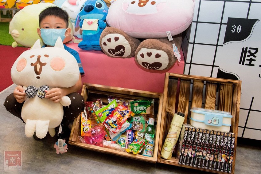 【台南活動】吹冷氣打彈珠｜新天地八樓快閃活動｜來新光西門店回憶小時候的彈珠檯｜加入會員送彈珠｜大人小孩都著迷還可換禮物~怪玩娛樂市場(彈珠堂) - 南人幫