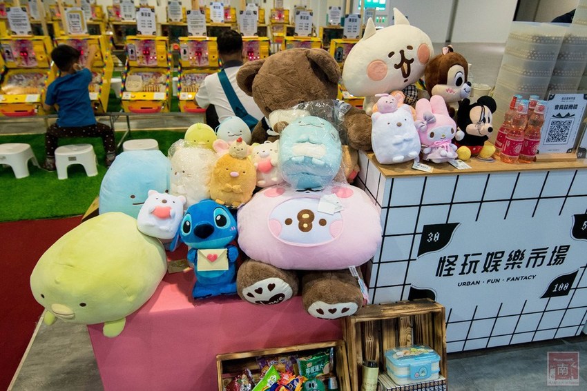 【台南活動】吹冷氣打彈珠｜新天地八樓快閃活動｜來新光西門店回憶小時候的彈珠檯｜加入會員送彈珠｜大人小孩都著迷還可換禮物~怪玩娛樂市場(彈珠堂) - 南人幫