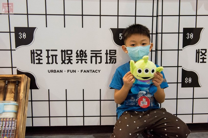 【台南活動】吹冷氣打彈珠｜新天地八樓快閃活動｜來新光西門店回憶小時候的彈珠檯｜加入會員送彈珠｜大人小孩都著迷還可換禮物~怪玩娛樂市場(彈珠堂) - 南人幫