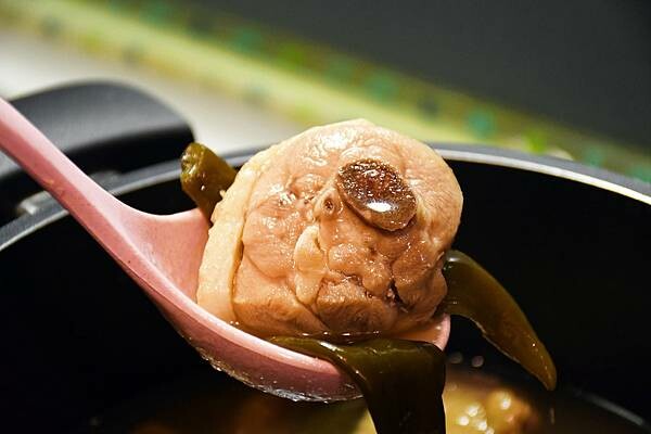 台南市北區在家吃米其林必比登美食好方便~好市多開箱【雙月阿甘剝皮辣椒雞湯】家中必囤好滋味！同場加映【愛恨椒芝麵