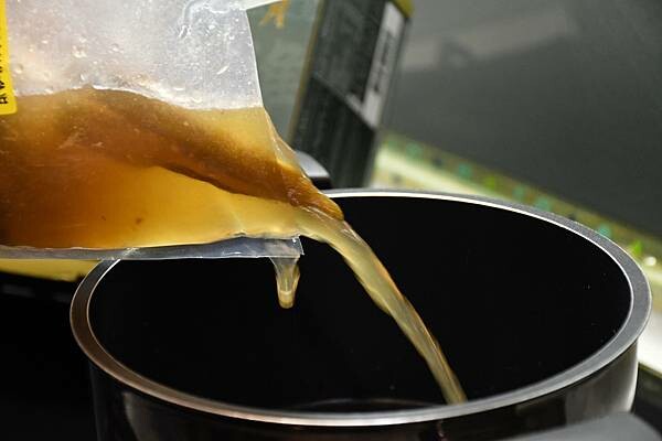 台南市北區在家吃米其林必比登美食好方便~好市多開箱【雙月阿甘剝皮辣椒雞湯】家中必囤好滋味！同場加映【愛恨椒芝麵