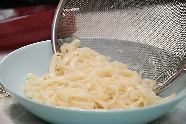 台南市北區在家吃米其林必比登美食好方便~好市多開箱【雙月阿甘剝皮辣椒雞湯】家中必囤好滋味！同場加映【愛恨椒芝麵