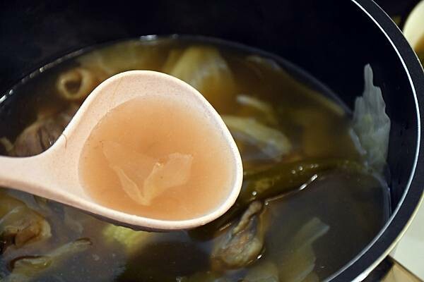 台南市北區在家吃米其林必比登美食好方便~好市多開箱【雙月阿甘剝皮辣椒雞湯】家中必囤好滋味！同場加映【愛恨椒芝麵