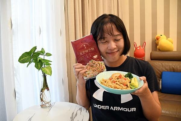 台南市北區在家吃米其林必比登美食好方便~好市多開箱【雙月阿甘剝皮辣椒雞湯】家中必囤好滋味！同場加映【愛恨椒芝麵