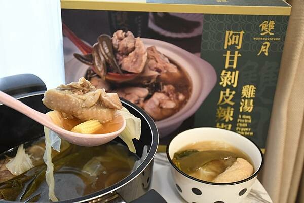 台南市北區在家吃米其林必比登美食好方便~好市多開箱【雙月阿甘剝皮辣椒雞湯】家中必囤好滋味！同場加映【愛恨椒芝麵
