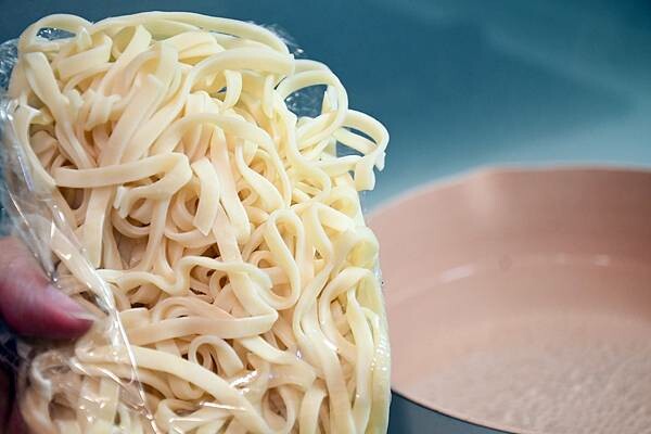 台南市北區在家吃米其林必比登美食好方便~好市多開箱【雙月阿甘剝皮辣椒雞湯】家中必囤好滋味！同場加映【愛恨椒芝麵