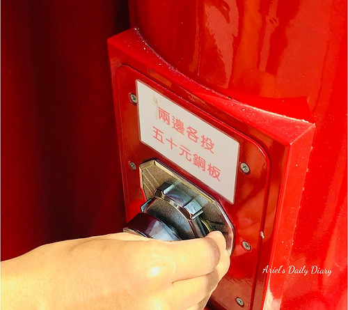 【台南】後火車站遠百廣場新景點，超大巨型巴士扭蛋機帶你秒飛倫敦玩街拍