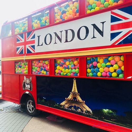 【台南】後火車站遠百廣場新景點，超大巨型巴士扭蛋機帶你秒飛倫敦玩街拍