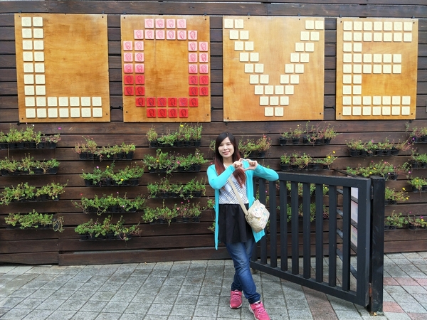 安平蚵灰窯文化館:【台南安平景點】蚵灰窯文化館~紅磚綠牆的童話風格,燒蚵灰傳統產業,LOVE愛情藝術裝置