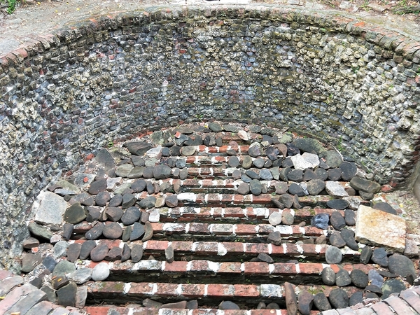 安平蚵灰窯文化館:【台南安平景點】蚵灰窯文化館~紅磚綠牆的童話風格,燒蚵灰傳統產業,LOVE愛情藝術裝置