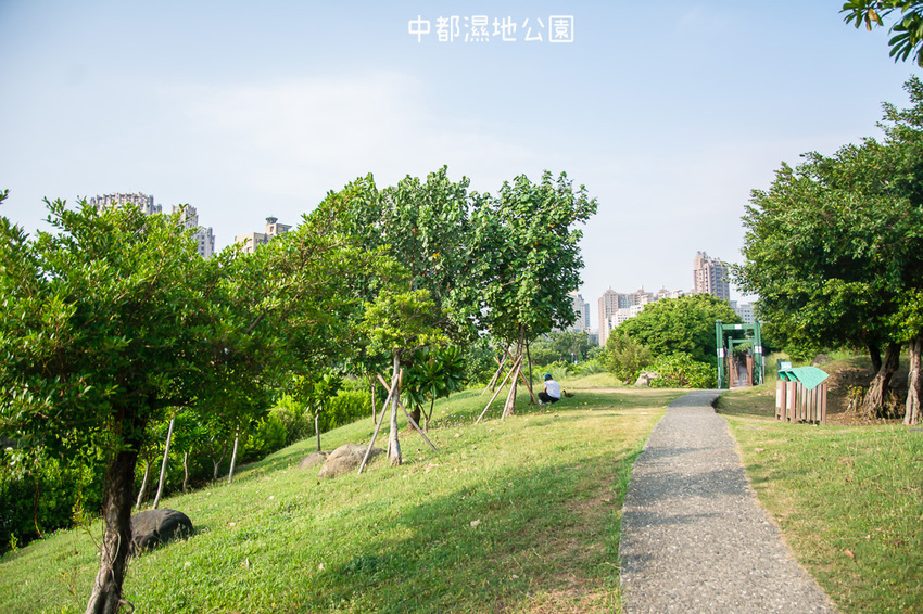｜高雄景點｜中都濕地公園，隱身在都市裡的濕地，這裡也有一個龍貓小隧道 - 阿婷的旅行札記。