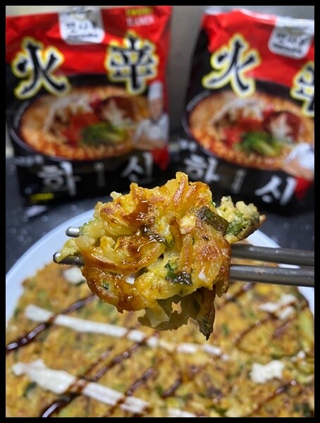 高雄市楠梓區【家樂福韓國泡麵推薦/宵夜泡麵開箱 】比辛辣麵好吃的泡麵🔥【Kmarket】韓式火辛拉麵袋裝泡麵,香辣