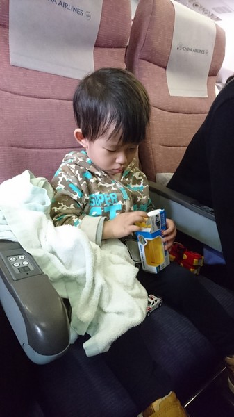 高雄小港機場:韓國跟團趣~帶小朋友出國注意事項~坐上飛機翱翔去~為生活增添精彩的回憶~ 高雄小港機場:韓國跟團趣~帶小朋友出國注意事項~坐上飛機翱翔去~為生活增添精彩的回憶~