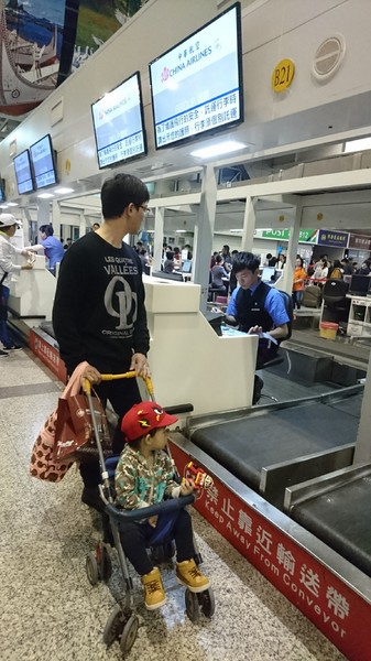 高雄小港機場:韓國跟團趣~帶小朋友出國注意事項~坐上飛機翱翔去~為生活增添精彩的回憶~ 高雄小港機場:韓國跟團趣~帶小朋友出國注意事項~坐上飛機翱翔去~為生活增添精彩的回憶~