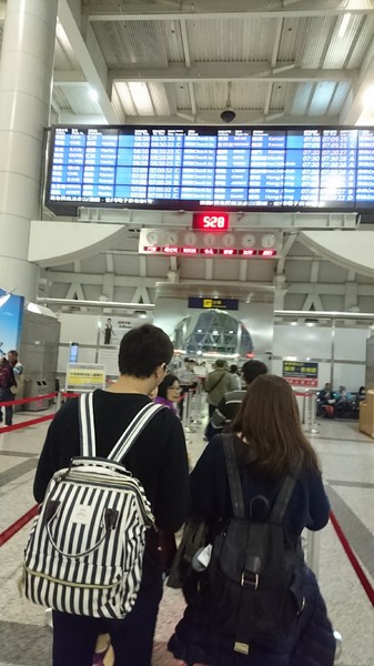 高雄小港機場:韓國跟團趣~帶小朋友出國注意事項~坐上飛機翱翔去~為生活增添精彩的回憶~ 高雄小港機場:韓國跟團趣~帶小朋友出國注意事項~坐上飛機翱翔去~為生活增添精彩的回憶~