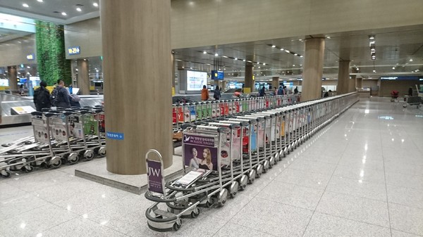 高雄小港機場:韓國跟團趣~帶小朋友出國注意事項~坐上飛機翱翔去~為生活增添精彩的回憶~ 高雄小港機場:韓國跟團趣~帶小朋友出國注意事項~坐上飛機翱翔去~為生活增添精彩的回憶~