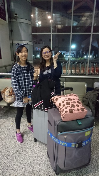 高雄小港機場:韓國跟團趣~帶小朋友出國注意事項~坐上飛機翱翔去~為生活增添精彩的回憶~ 高雄小港機場:韓國跟團趣~帶小朋友出國注意事項~坐上飛機翱翔去~為生活增添精彩的回憶~