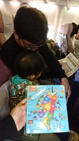 高雄小港機場:韓國跟團趣~帶小朋友出國注意事項~坐上飛機翱翔去~為生活增添精彩的回憶~ 高雄小港機場:韓國跟團趣~帶小朋友出國注意事項~坐上飛機翱翔去~為生活增添精彩的回憶~