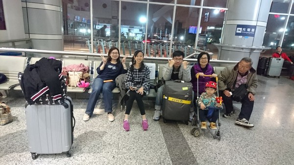 高雄小港機場:韓國跟團趣~帶小朋友出國注意事項~坐上飛機翱翔去~為生活增添精彩的回憶~ 高雄小港機場:韓國跟團趣~帶小朋友出國注意事項~坐上飛機翱翔去~為生活增添精彩的回憶~