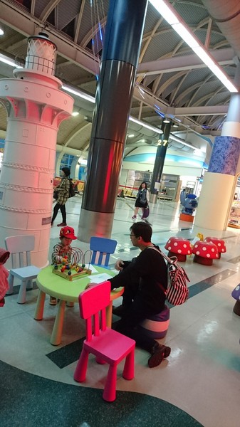 高雄小港機場:韓國跟團趣~帶小朋友出國注意事項~坐上飛機翱翔去~為生活增添精彩的回憶~ 高雄小港機場:韓國跟團趣~帶小朋友出國注意事項~坐上飛機翱翔去~為生活增添精彩的回憶~