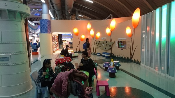 高雄小港機場:韓國跟團趣~帶小朋友出國注意事項~坐上飛機翱翔去~為生活增添精彩的回憶~ 高雄小港機場:韓國跟團趣~帶小朋友出國注意事項~坐上飛機翱翔去~為生活增添精彩的回憶~