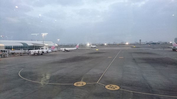 高雄小港機場:韓國跟團趣~帶小朋友出國注意事項~坐上飛機翱翔去~為生活增添精彩的回憶~ 高雄小港機場:韓國跟團趣~帶小朋友出國注意事項~坐上飛機翱翔去~為生活增添精彩的回憶~