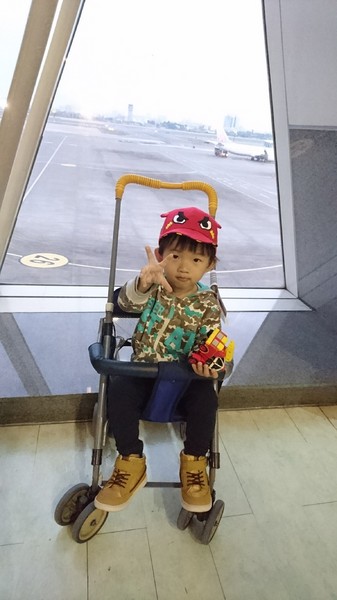 高雄小港機場:韓國跟團趣~帶小朋友出國注意事項~坐上飛機翱翔去~為生活增添精彩的回憶~ 高雄小港機場:韓國跟團趣~帶小朋友出國注意事項~坐上飛機翱翔去~為生活增添精彩的回憶~