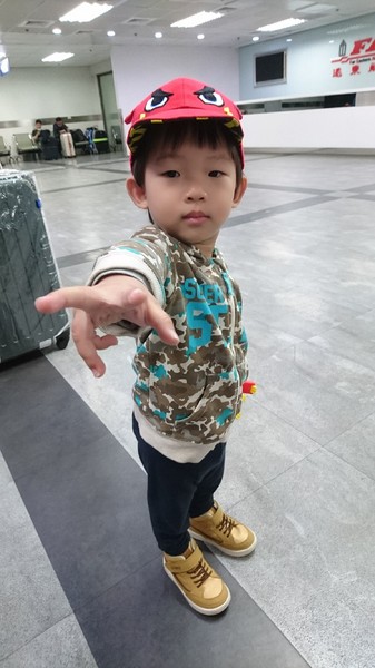 高雄小港機場:韓國跟團趣~帶小朋友出國注意事項~坐上飛機翱翔去~為生活增添精彩的回憶~ 高雄小港機場:韓國跟團趣~帶小朋友出國注意事項~坐上飛機翱翔去~為生活增添精彩的回憶~