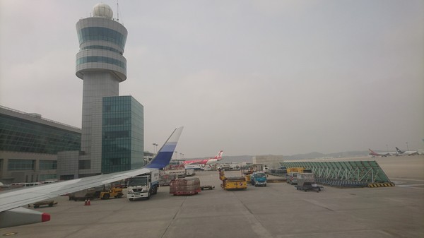 高雄小港機場:韓國跟團趣~帶小朋友出國注意事項~坐上飛機翱翔去~為生活增添精彩的回憶~ 高雄小港機場:韓國跟團趣~帶小朋友出國注意事項~坐上飛機翱翔去~為生活增添精彩的回憶~