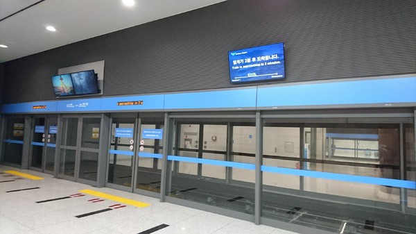 高雄小港機場:韓國跟團趣~帶小朋友出國注意事項~坐上飛機翱翔去~為生活增添精彩的回憶~ 高雄小港機場:韓國跟團趣~帶小朋友出國注意事項~坐上飛機翱翔去~為生活增添精彩的回憶~