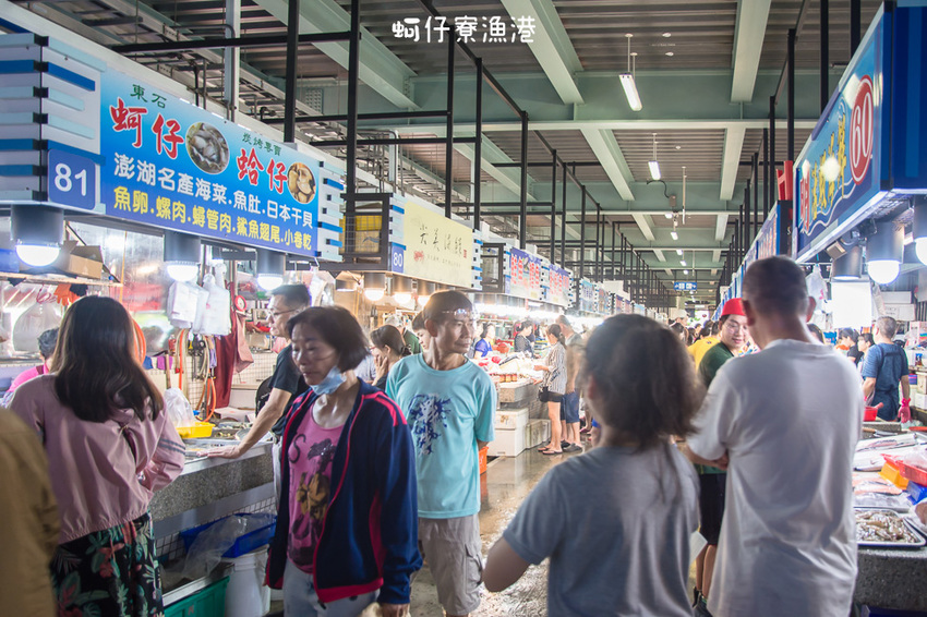 ｜高雄景點｜蚵仔寮觀光魚市場，來這裡買最新鮮的現撈漁貨，吃『尚青』的海鮮料理 - 阿婷的旅行札記。
