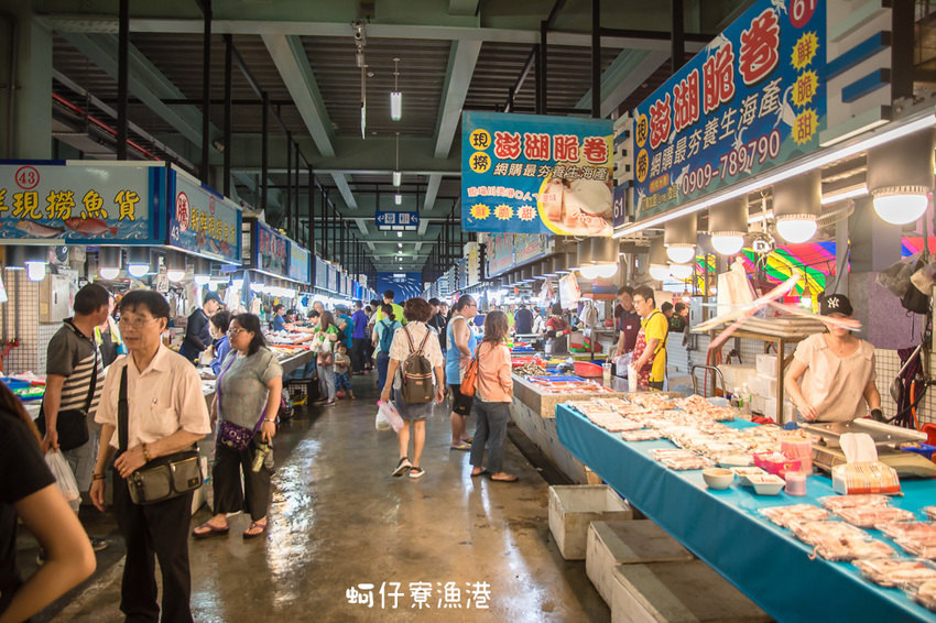 ｜高雄景點｜蚵仔寮觀光魚市場，來這裡買最新鮮的現撈漁貨，吃『尚青』的海鮮料理 - 阿婷的旅行札記。
