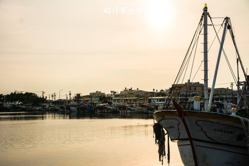 ｜高雄景點｜蚵仔寮觀光魚市場，來這裡買最新鮮的現撈漁貨，吃『尚青』的海鮮料理 - 阿婷的旅行札記。