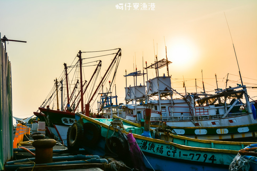 ｜高雄景點｜蚵仔寮觀光魚市場，來這裡買最新鮮的現撈漁貨，吃『尚青』的海鮮料理 - 阿婷的旅行札記。