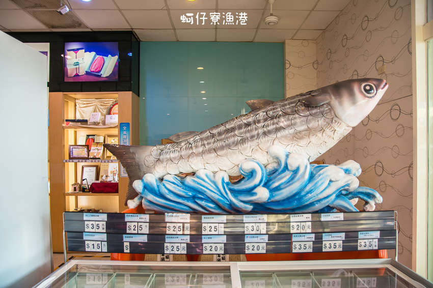 ｜高雄景點｜蚵仔寮觀光魚市場，來這裡買最新鮮的現撈漁貨，吃『尚青』的海鮮料理 - 阿婷的旅行札記。