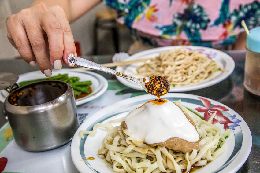 嘉義市東區崇文錦魯麵｜麻醬加美乃滋才道地！在地人大推六十年老牌涼麵