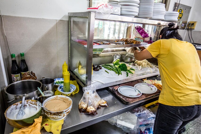 嘉義市東區崇文錦魯麵｜麻醬加美乃滋才道地！在地人大推六十年老牌涼麵