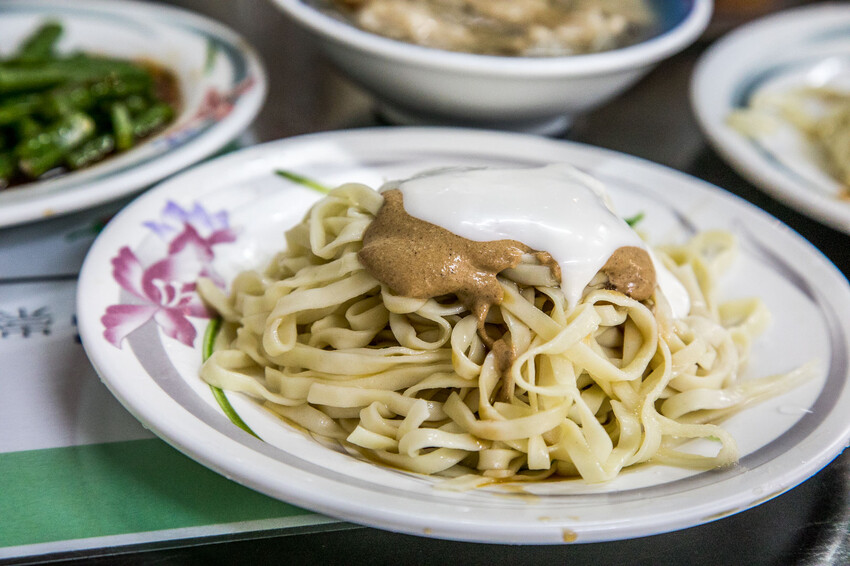 嘉義市東區崇文錦魯麵｜麻醬加美乃滋才道地！在地人大推六十年老牌涼麵