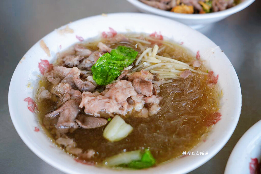 竹崎老店肉圓羊肉湯，羊大骨湯只要75元，在地老字號美食，鄰近
