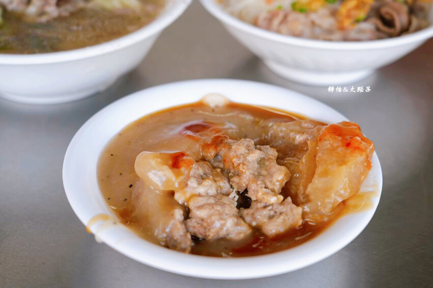 竹崎老店肉圓羊肉湯，羊大骨湯只要75元，在地老字號美食，鄰近