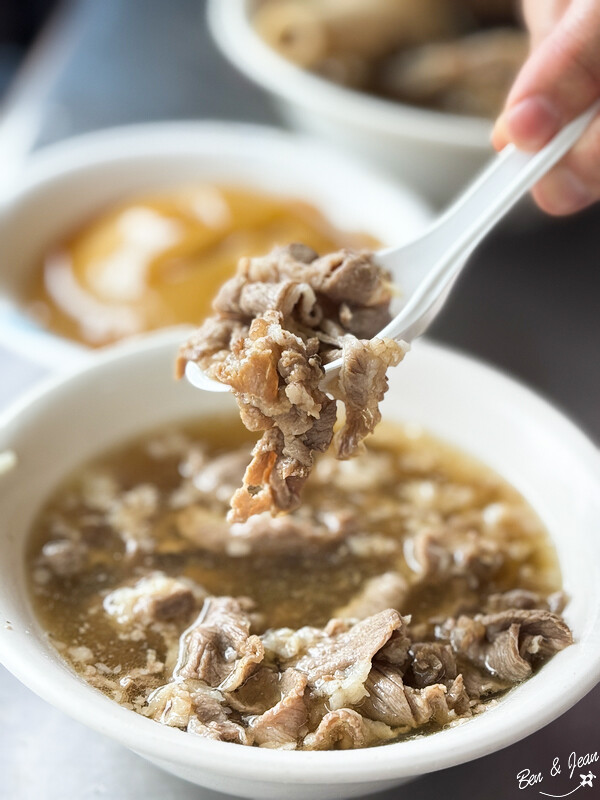 嘉義縣竹崎鄉竹崎老店肉圓羊肉湯》飄香八十餘年，吸管吸羊大骨湯，竹崎親水公園附近美食