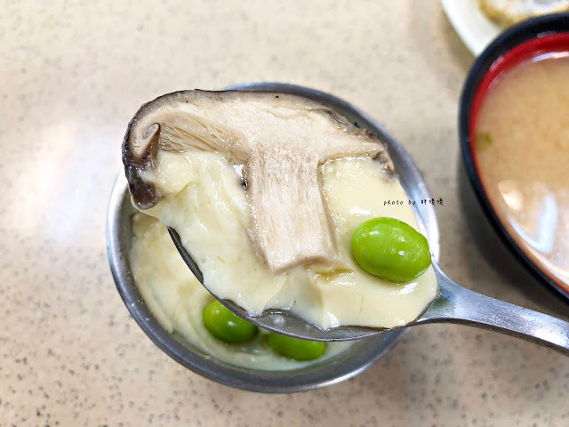 【嘉義 東區】根井壽司🍣🍣在地人熟知的體育館壽司,所有品項都平價,尤其炙燒鮭魚握壽司,口味驚艷、價格令人驚嚇,一次吃10貫沒在客氣,來嘉義別錯過啊!!