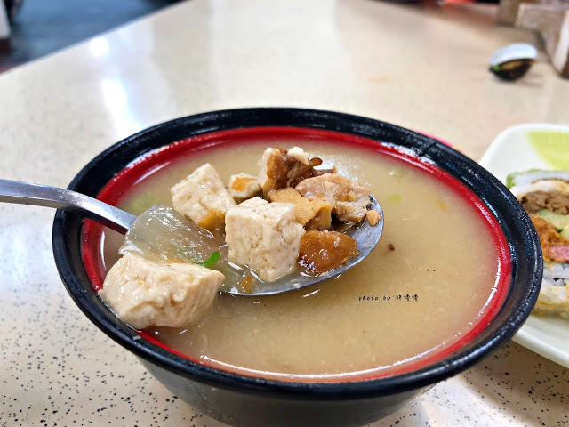 【嘉義 東區】根井壽司🍣🍣在地人熟知的體育館壽司,所有品項都平價,尤其炙燒鮭魚握壽司,口味驚艷、價格令人驚嚇,一次吃10貫沒在客氣,來嘉義別錯過啊!!