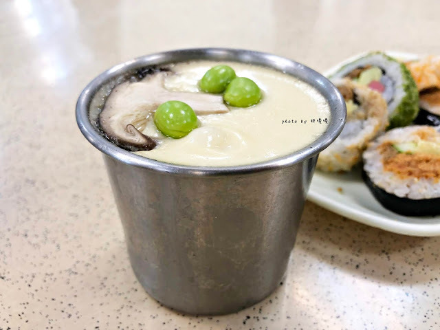 【嘉義 東區】根井壽司🍣🍣在地人熟知的體育館壽司,所有品項都平價,尤其炙燒鮭魚握壽司,口味驚艷、價格令人驚嚇,一次吃10貫沒在客氣,來嘉義別錯過啊!!