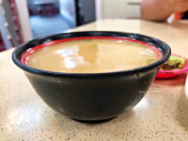 【嘉義 東區】根井壽司🍣🍣在地人熟知的體育館壽司,所有品項都平價,尤其炙燒鮭魚握壽司,口味驚艷、價格令人驚嚇,一次吃10貫沒在客氣,來嘉義別錯過啊!!