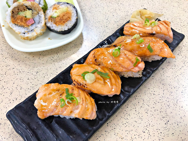 【嘉義 東區】根井壽司🍣🍣在地人熟知的體育館壽司,所有品項都平價,尤其炙燒鮭魚握壽司,口味驚艷、價格令人驚嚇,一次吃10貫沒在客氣,來嘉義別錯過啊!!