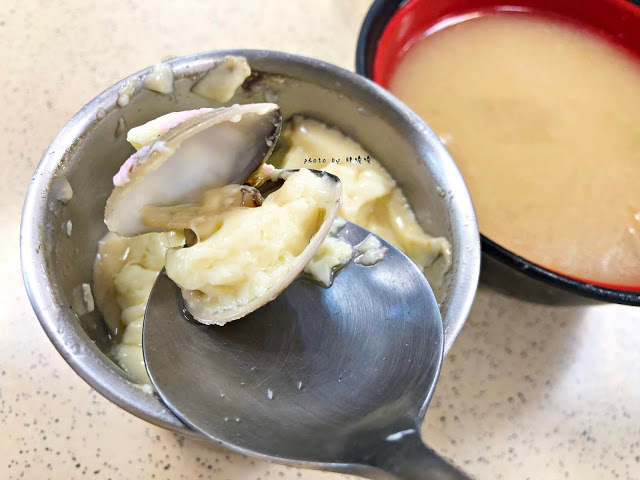 【嘉義 東區】根井壽司🍣🍣在地人熟知的體育館壽司,所有品項都平價,尤其炙燒鮭魚握壽司,口味驚艷、價格令人驚嚇,一次吃10貫沒在客氣,來嘉義別錯過啊!!