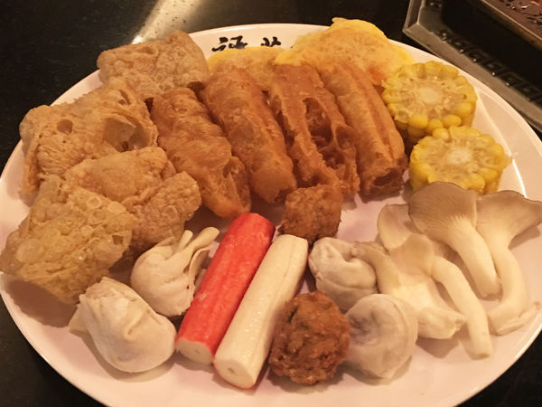 ●嘉義食記●譚英雄麻辣鴛鴦火鍋/上海路/吃到飽/哈根達斯卡比索無限量