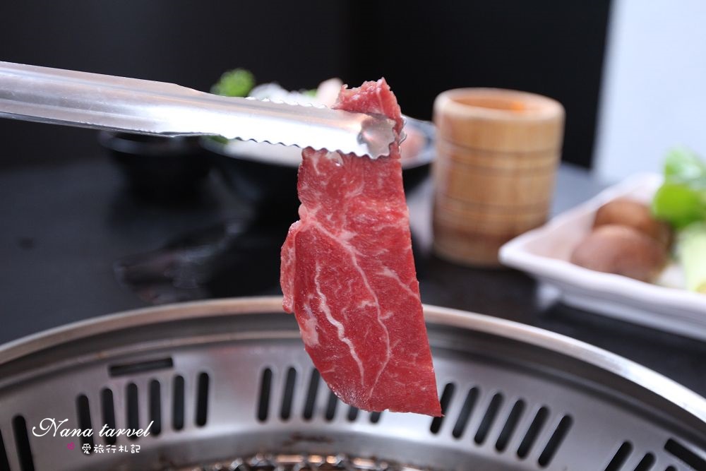 嘉義色鼎日式無煙燒肉。439元起平價燒肉吃到飽,小牛菲力/厚切沙朗牛小排/海鮮大拼盤任你吃,附贈鍋物湯底 - Nana愛旅行札記