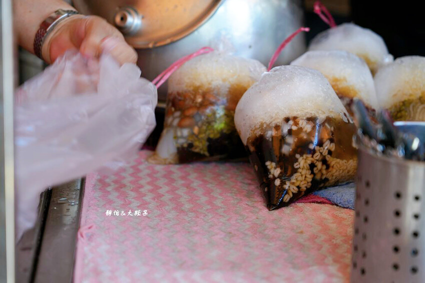 正老牌北興榕樹下粉條冰，六種配料只要45元，嘉義古早味阿婆粉